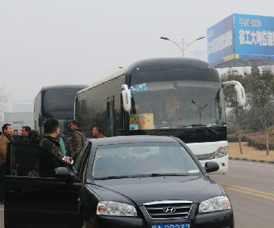 铲运客户乘坐河南路友班车到达OD官方网站厂家