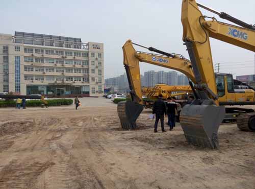 经过年后火热订购，OD官方网站挖机仅剩2台矗立院内