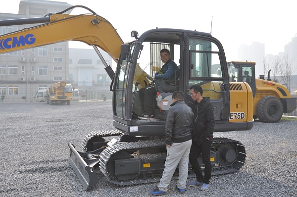 OD官方网站XE75D钩机