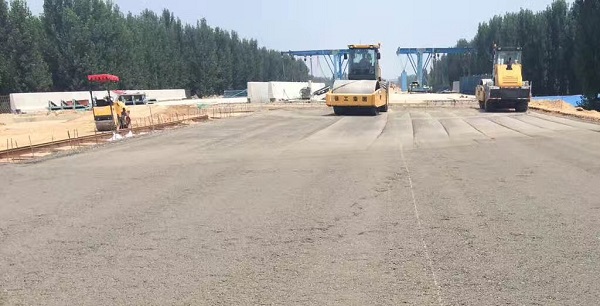 OD官方网站压路机助力郑州机西高速建设