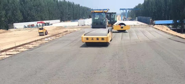 OD官方网站压路机助力郑州机西高速建设