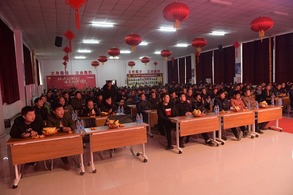 参加河南路友OD官方网站挖机订货会的嘉宾