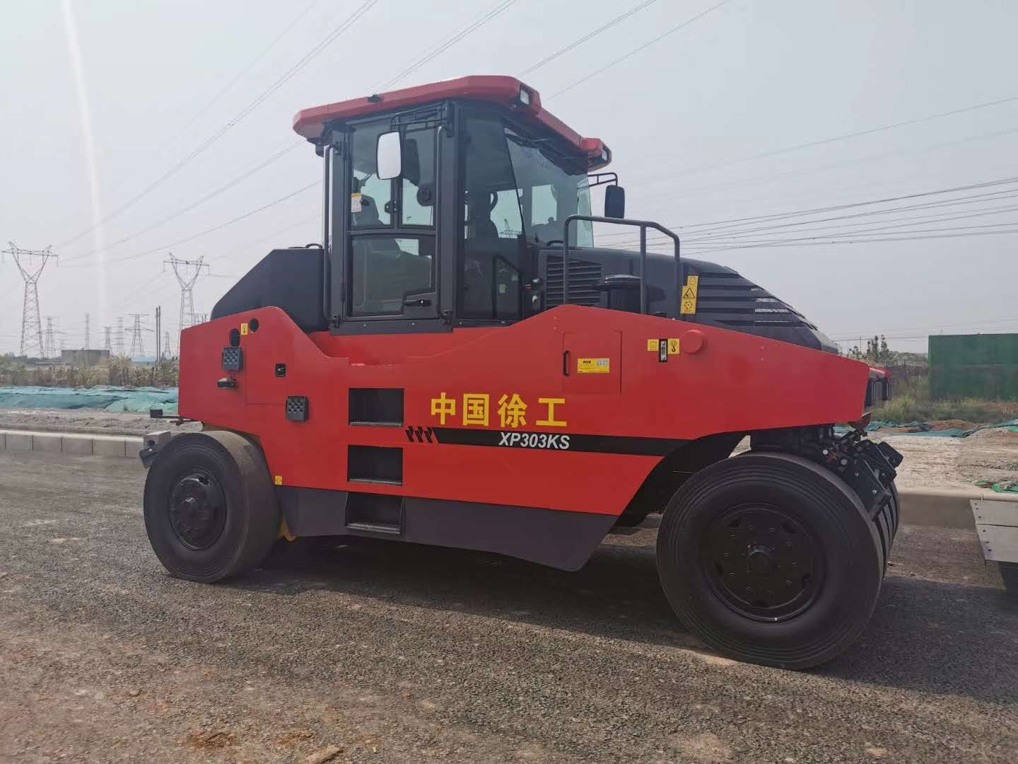 OD官方网站XP303KS中国红胶轮压路机