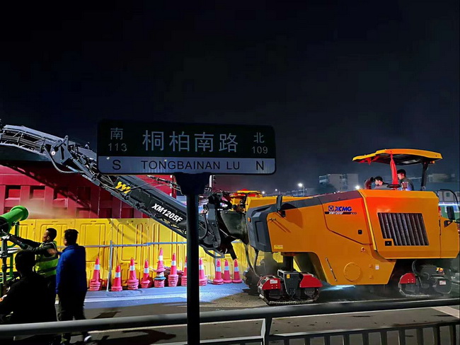 OD官方网站XM1205F摊铺机助力郑州市桐柏南路市政工程建设