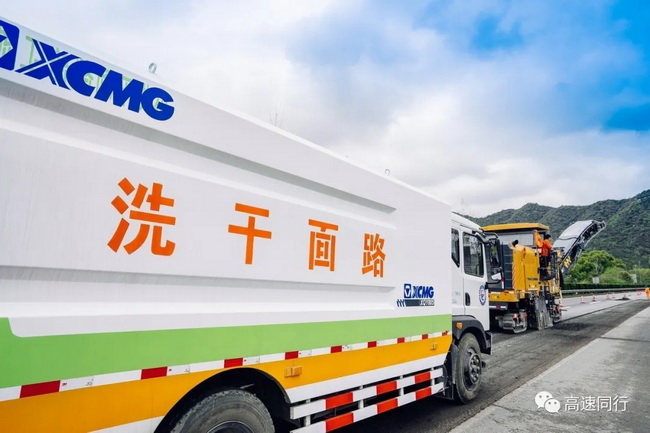 OD官方网站路面干洗车有效地将路面顽固的污染物清扫干净
