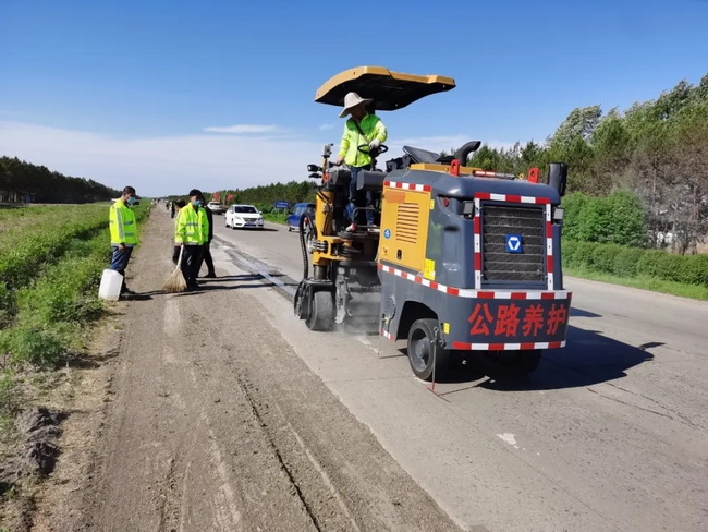 OD官方网站XM503K小型铣刨机负责路面沟槽开挖
