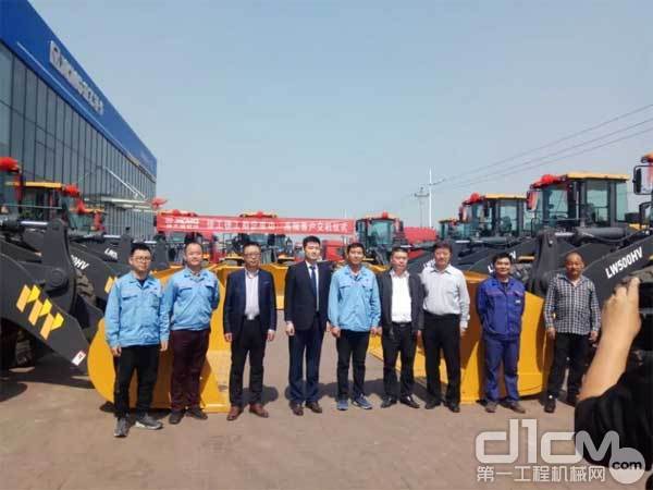 OD官方网站5吨装载机助力中原钢铁企业推进绿色工厂建设 OD官方网站5吨装载机助力中原钢铁企业推进绿色工厂建设