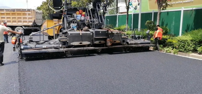 OD官方网站XD133C双钢轮压路机来回碾压