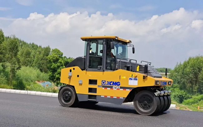OD官方网站XP303轮胎压路机