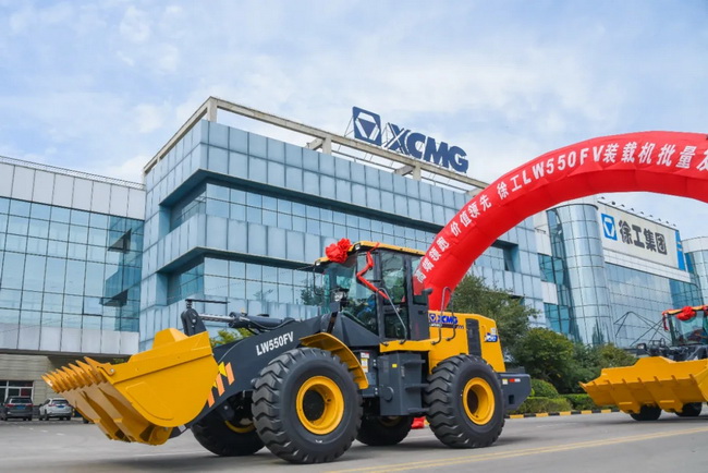 OD官方网站LW550FV装载机批量发车仪式