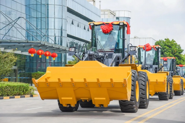 OD官方网站LW550FV装载机助力市政建设