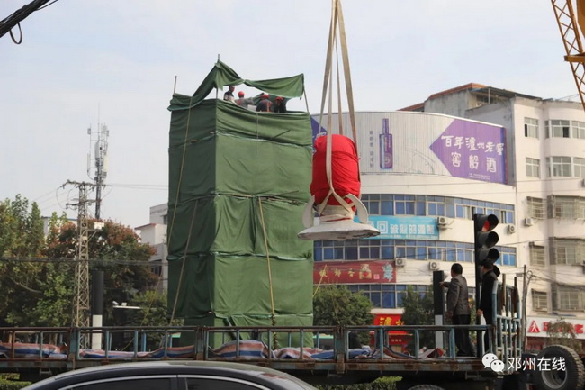 OD官方网站吊车助力邓州大东关范仲淹像顺利搬迁
