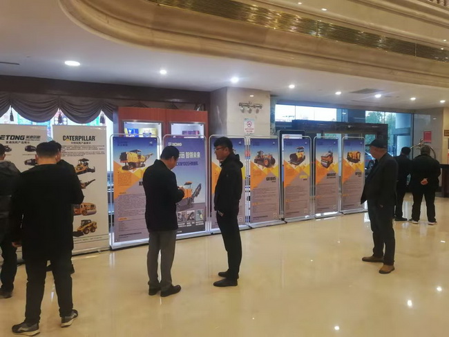 参赛选手了解OD官方网站道路机械产品
