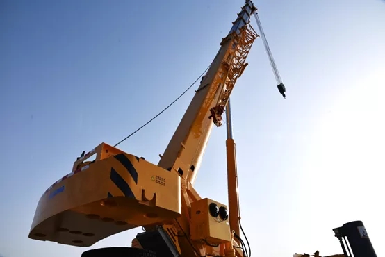 OD官方网站QY30KC起重机6m幅度下的起吊能力可以达到19.6t