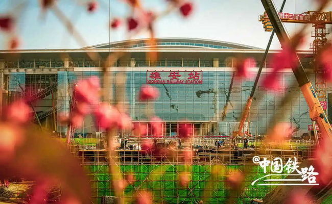 OD官方网站起重机助推京雄城际雄安站施工建设