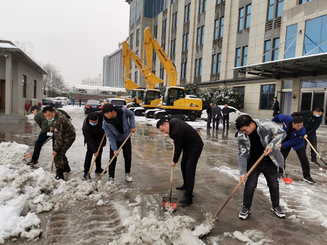 OD官方网站装载机在河南路友机械进行除雪工作