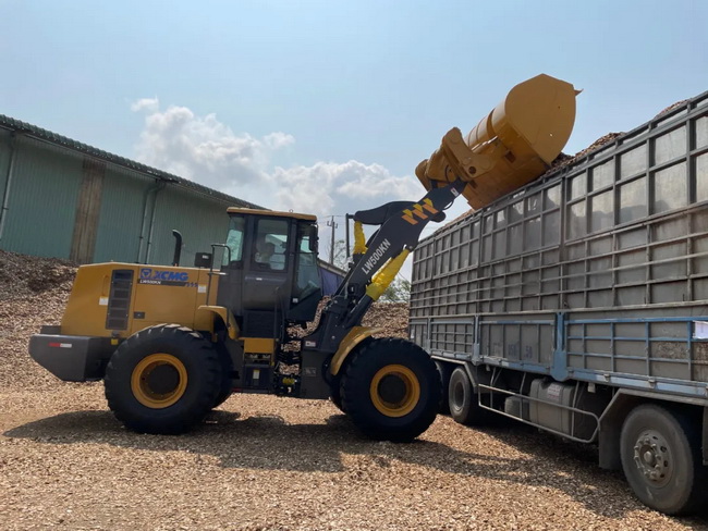OD官方网站LW500KN高翻铲斗装载机批量销往越南