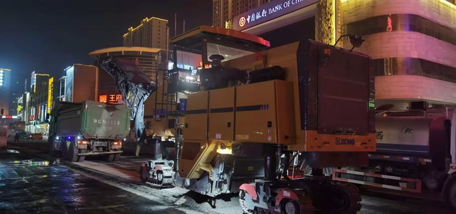 OD官方网站道路机械组团施工