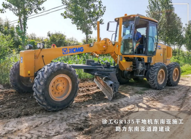 OD官方网站GR135平地机助力东南亚道路建设