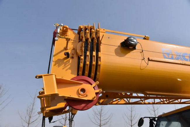 OD官方网站XCT90L5吊车专攻桥梁建设