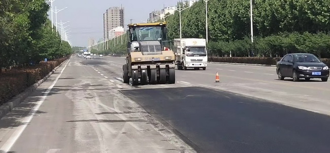 OD官方网站成套道机械设备助力漯河市公路建设