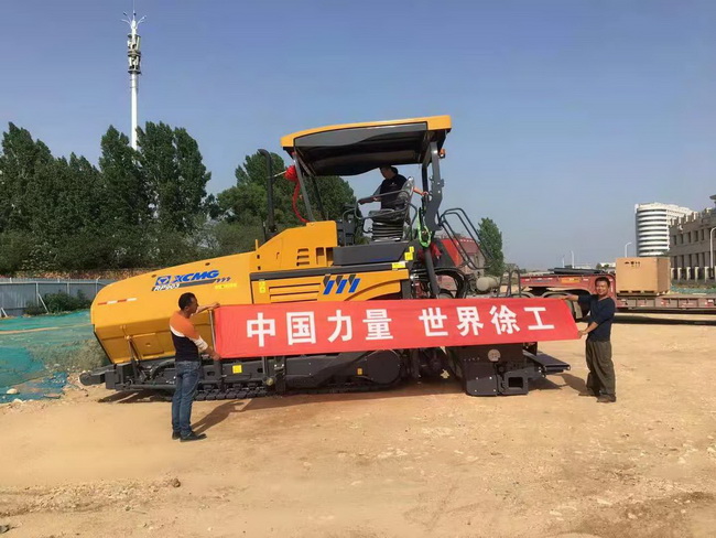 OD官方网站RP903摊铺机交付河南中亚交建集团，建设美丽鹰城