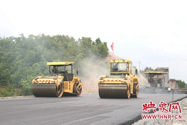 OD官方网站无人驾驶压路机设备助力河南郑西高速公路施工