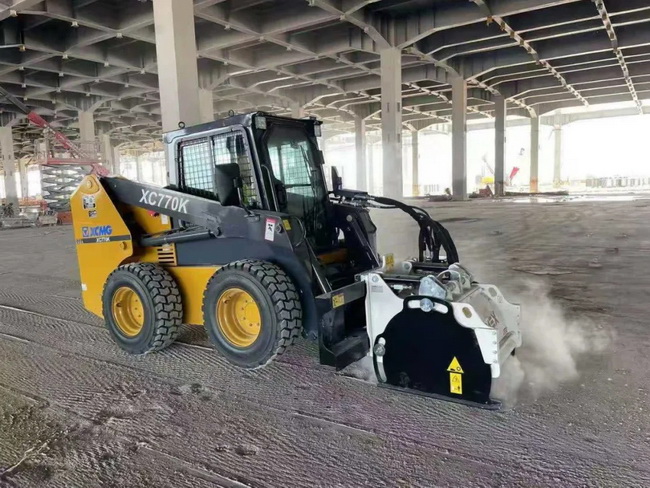 OD官方网站XC770K滑移装载机