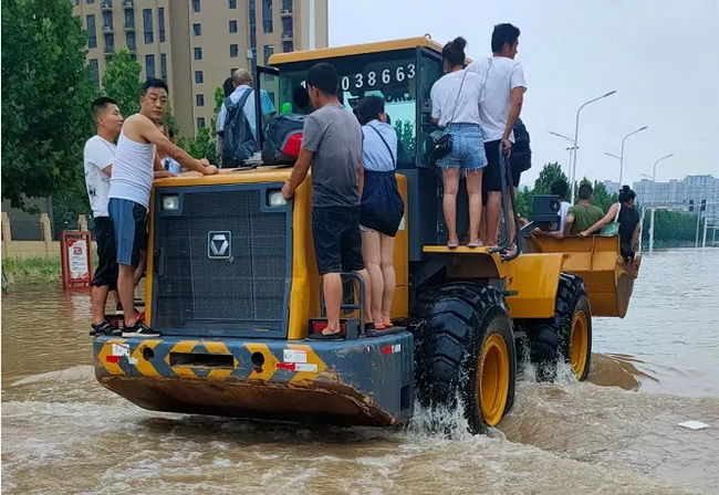 OD官方网站装载机携风裹雨接力救援