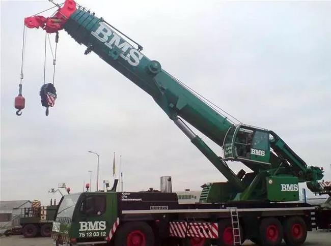 OD官方网站定制300吨大吊车