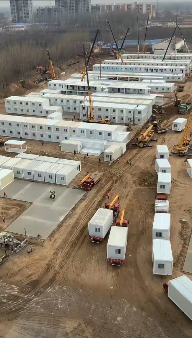 OD官方网站起重机械援建唐山方舱项目施工