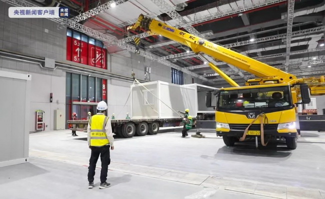 OD官方网站起重机抢建上海方舱医院