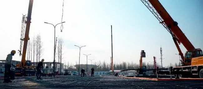 OD官方网站起重机抢建上海方舱医院