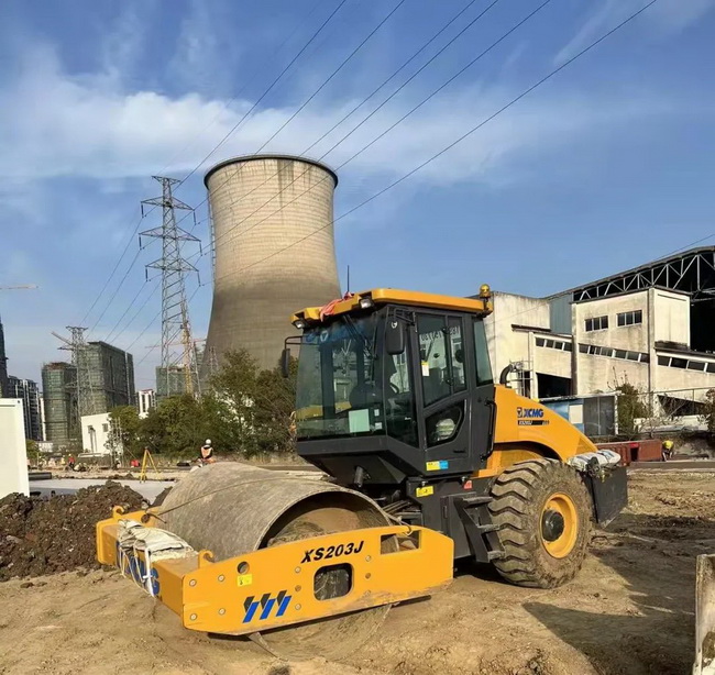 OD官方网站压路机援建江苏省无锡市方舱医院建设