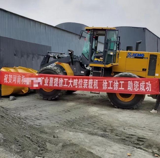 河南某矿山大客户喜提OD官方网站大吨位LW700FV装载机