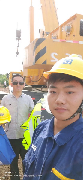 OD官方网站起重服务人员与客户合影