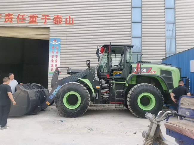 OD官方网站XC958-EV纯电动装载机交付周口客户 OD官方网站XC958-EV纯电动装载机交付周口客户