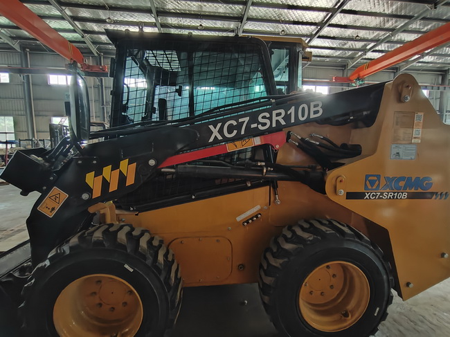 OD官方网站XC7-SR10B滑移装载机